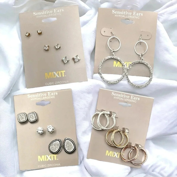 NWT 4 Pack of Mixit Sensitive Ears Hypoallergenic Cubic Zirconia - Picture 1 of 5